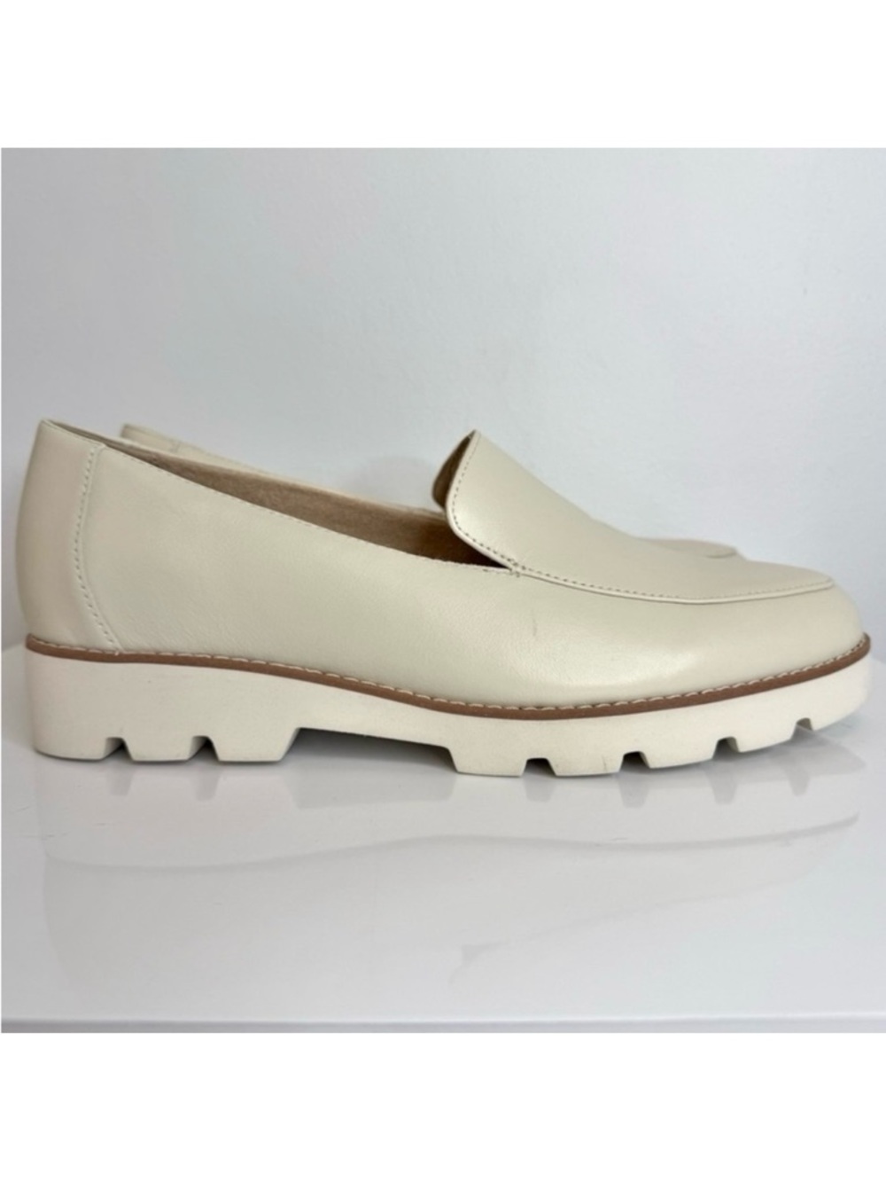 Vionic Kensley Cream Leather Loafer Women's Size 9 Wide NEW Comfort Orthotic